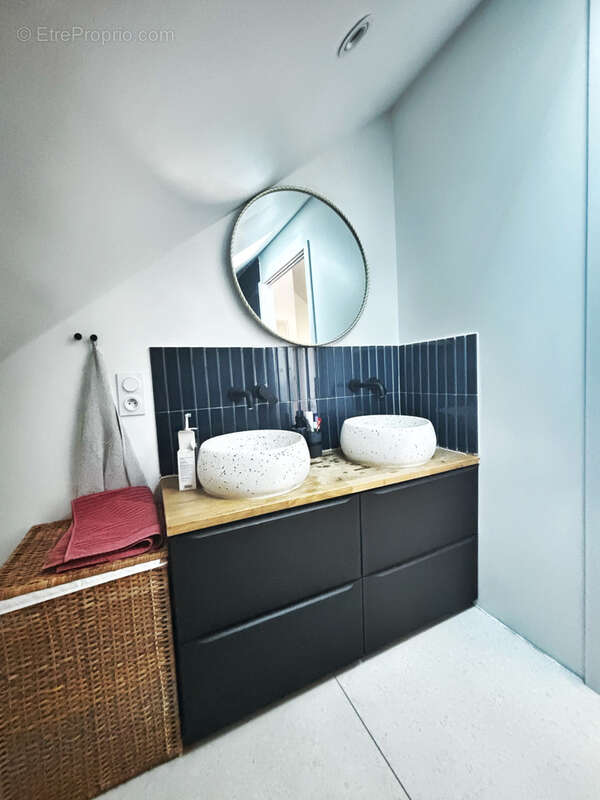 Appartement à FRONTONAS