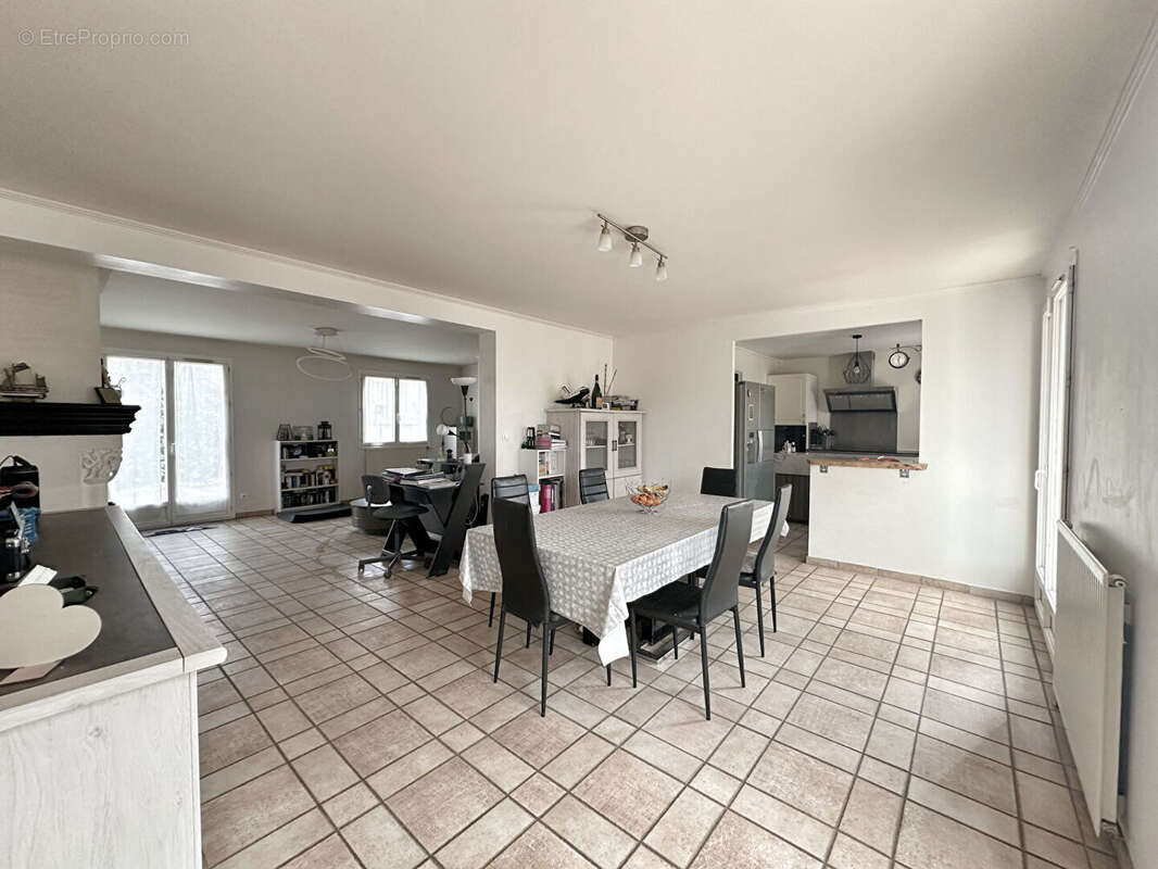 Maison à FONTENAY-LE-VICOMTE