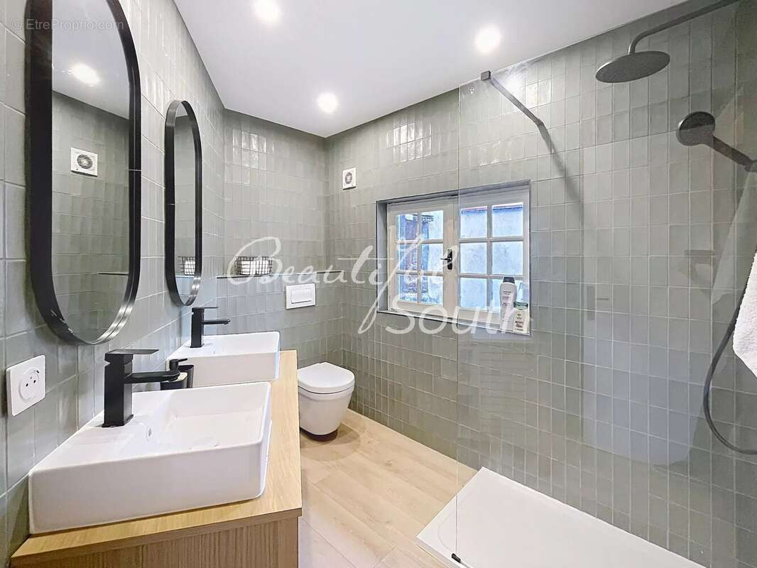 Élégante maison de village rénovée avec cour privée, Claira - photo 12