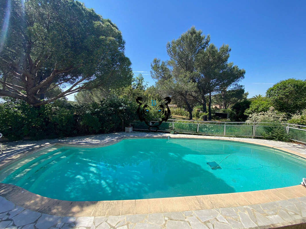 Maison à ROQUEBRUNE-SUR-ARGENS