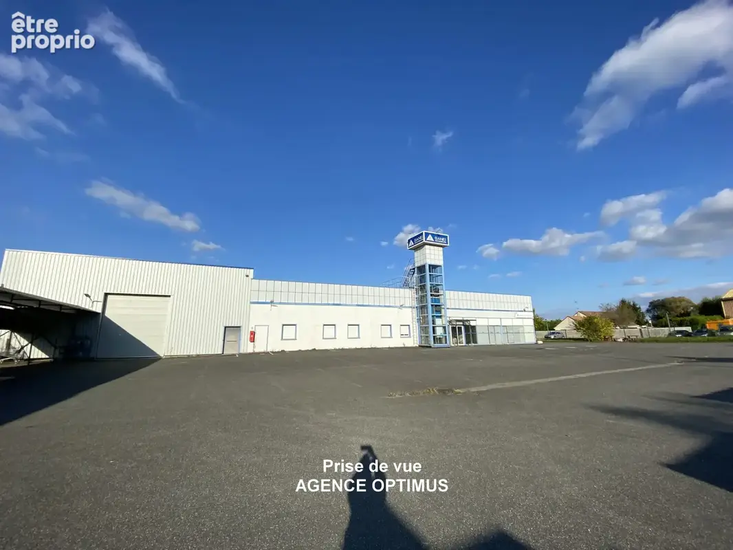 A VENDRE - Local professionnel avec vaste terrain clos à Villeneuve-la-Guyard (89) - photo 3