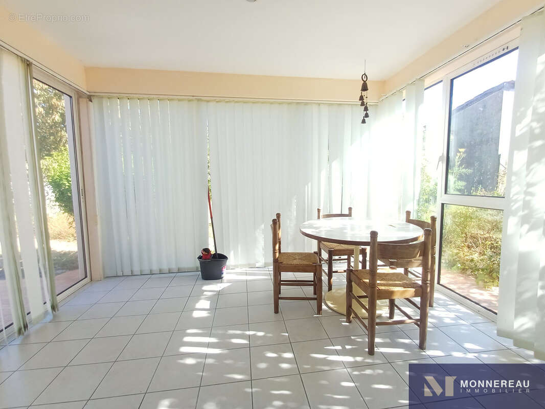 Maison services a pied avec jardin et garage - photo 7