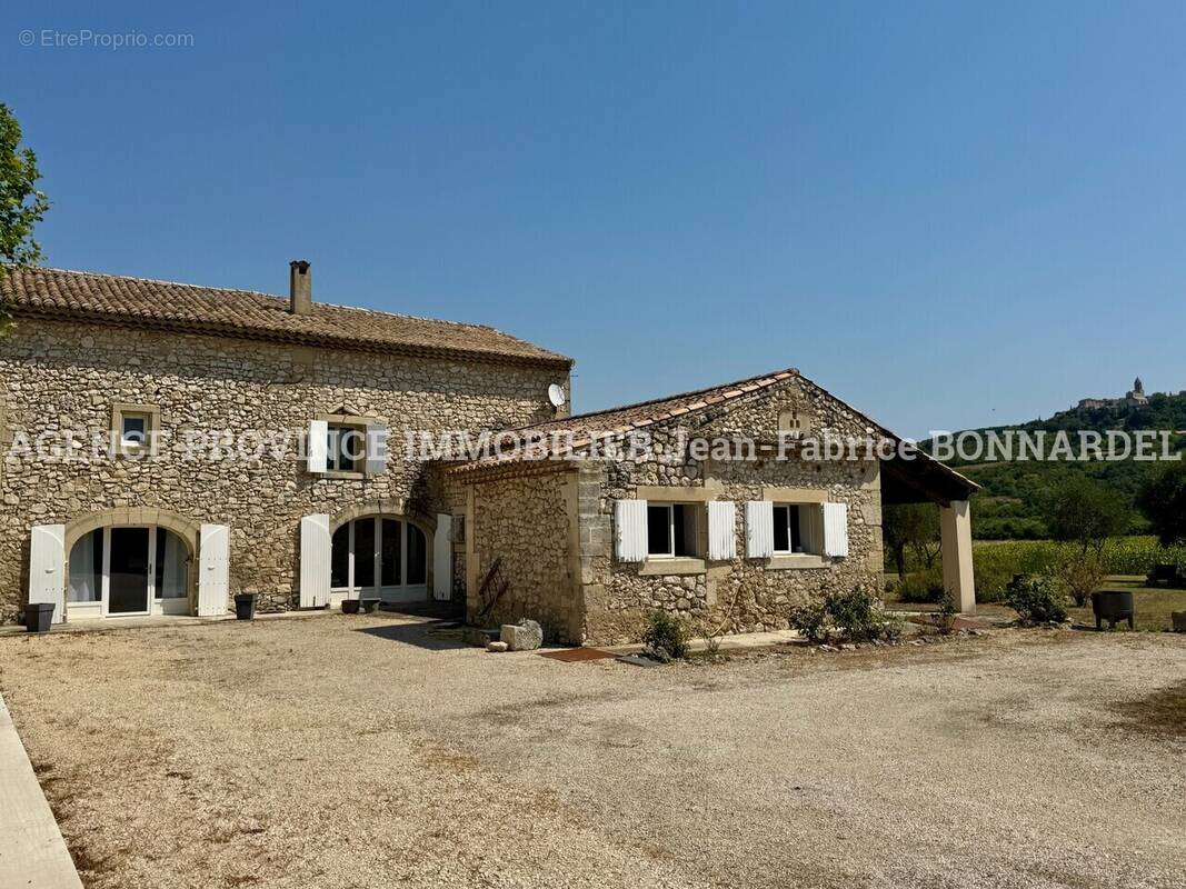 Maison à LA GARDE-ADHEMAR