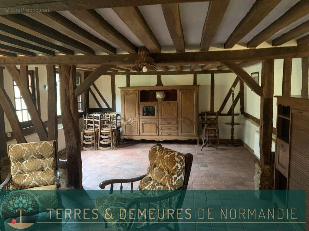 Maison à SAINT-MARTIN-DE-BIENFAITE-LA-CRESSONNIERE