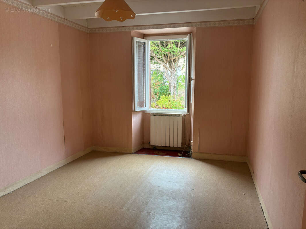 Maison à CASTELNAU-MONTRATIER