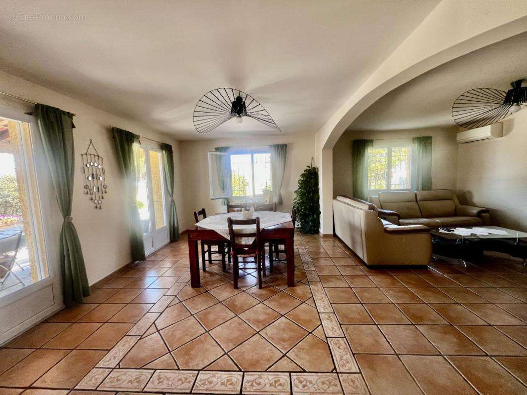 Maison à SAINT-GILLES