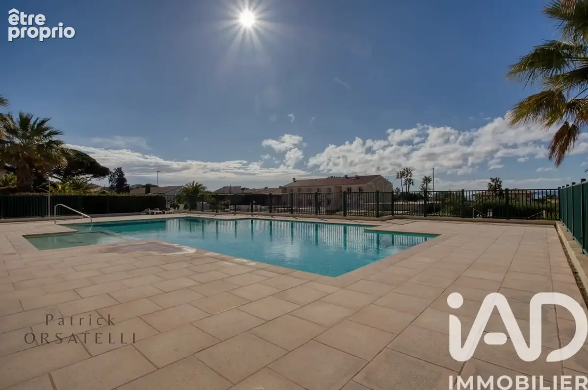 Photo 1 - Appartement à ROQUEBRUNE-SUR-ARGENS