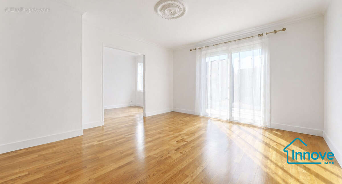 Maison à LES CLAYES-SOUS-BOIS