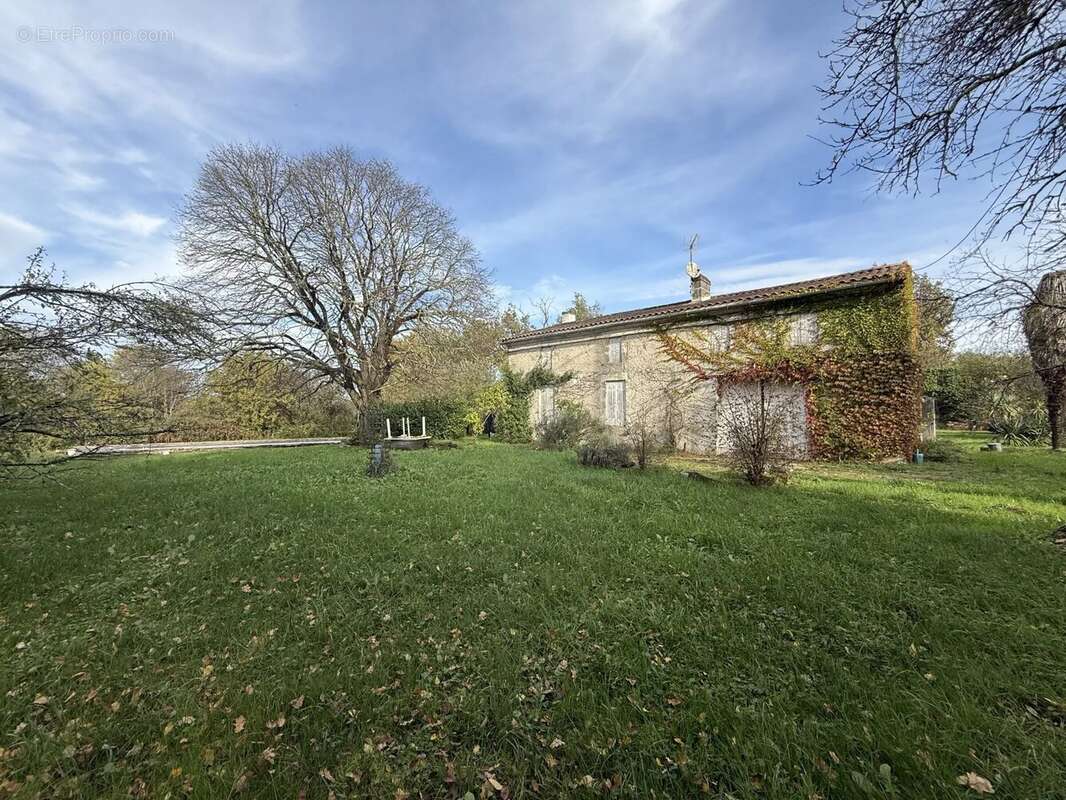 Maison à REIGNAC