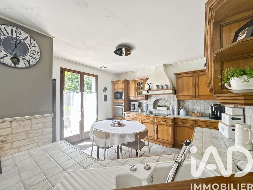 Maison 163 m² à La Ville-Du-Bois  - photo 8