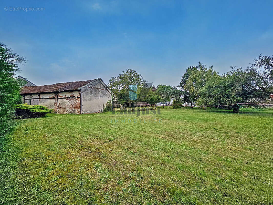 Terrain à LA CHAPELLE-LA-REINE