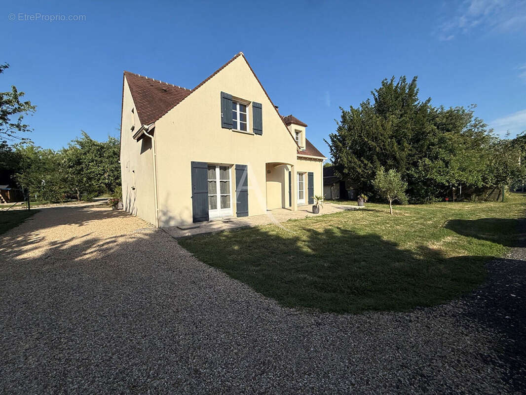 Maison à LE CHATELET-EN-BRIE