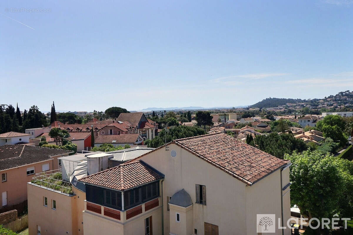 DERNIER ETAGE- F4-Balcon-Stationnement-Cave-Hyères Ouest - photo 4