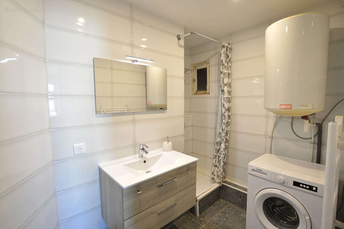 Appartement à MARSEILLE-5E