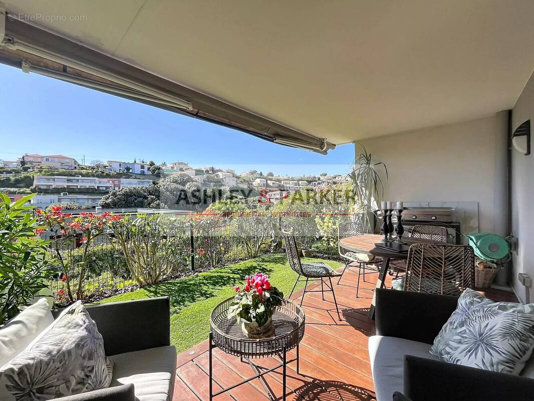 Appartement à SAINT-LAURENT-DU-VAR