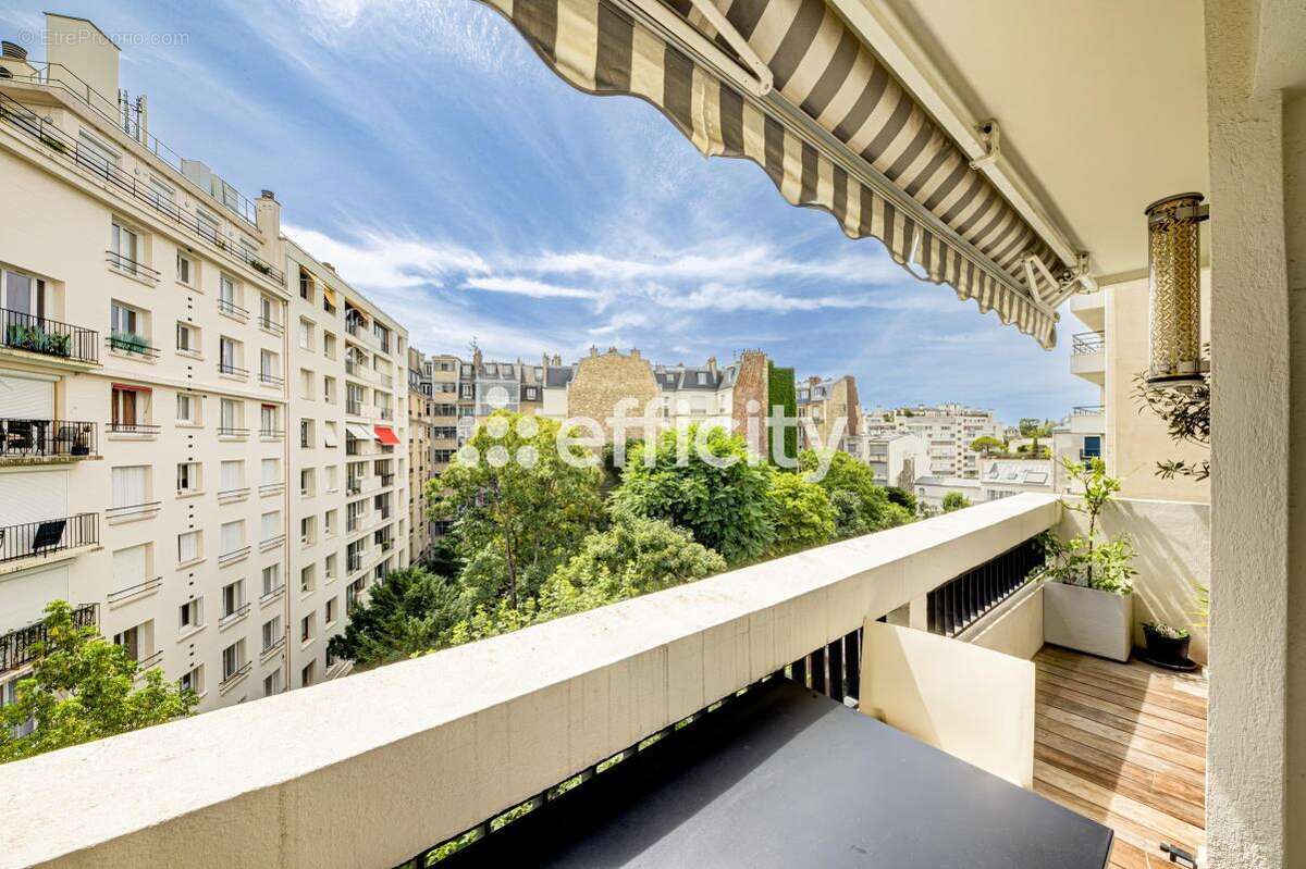 Appartement à PARIS-16E