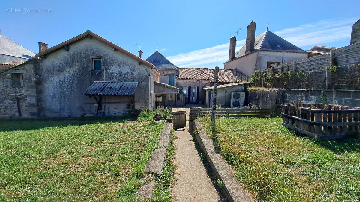 Maison à ALLONNE
