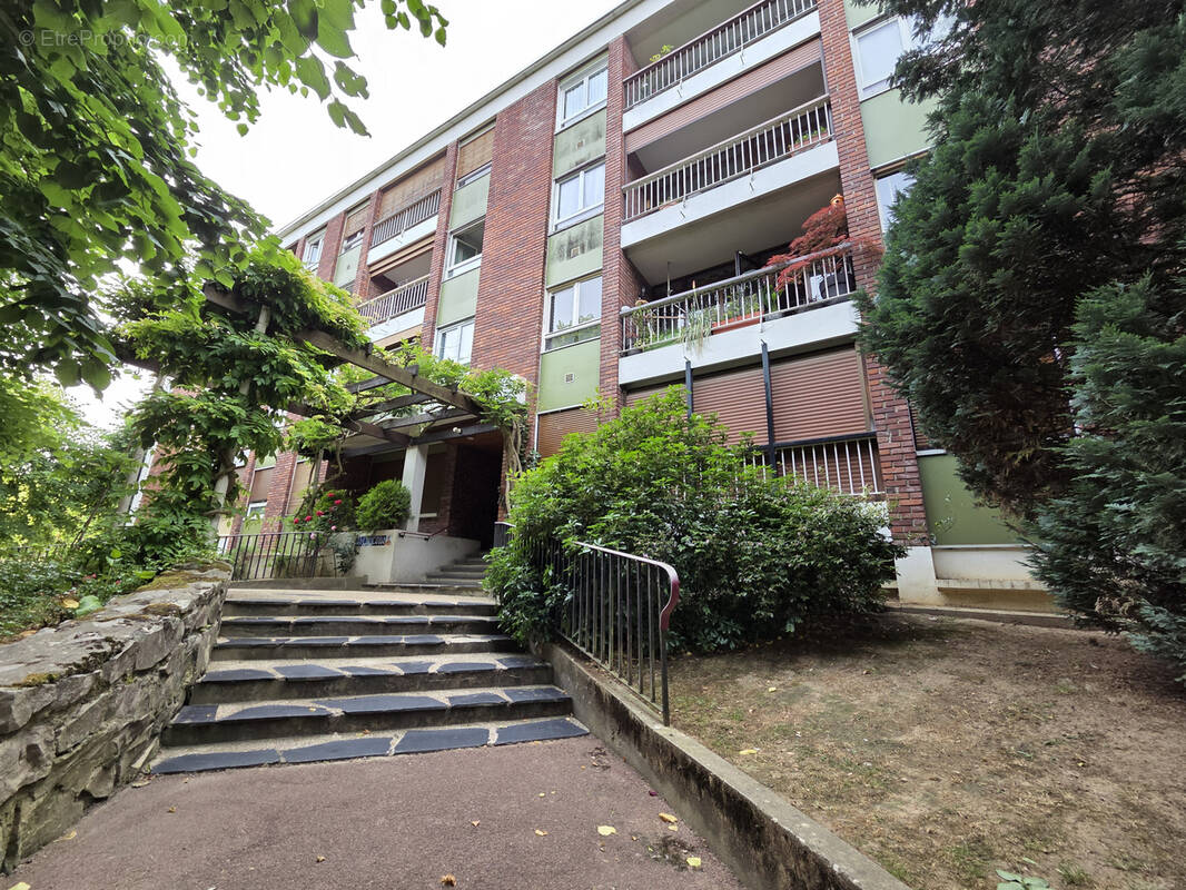 Appartement à SURVILLIERS