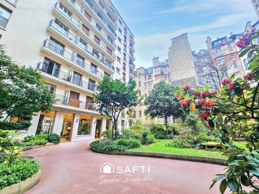 Photo 1 - Appartement à PARIS-16E