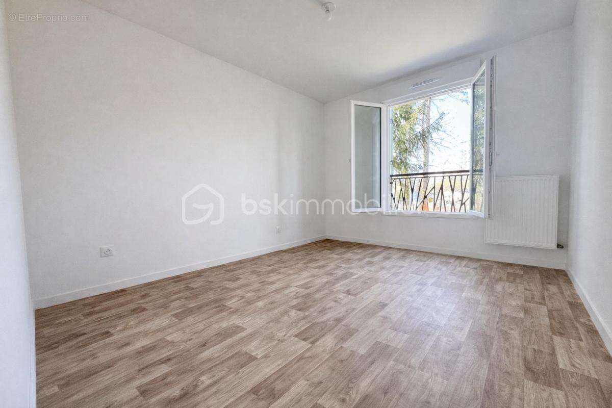 Appartement à OZOIR-LA-FERRIERE