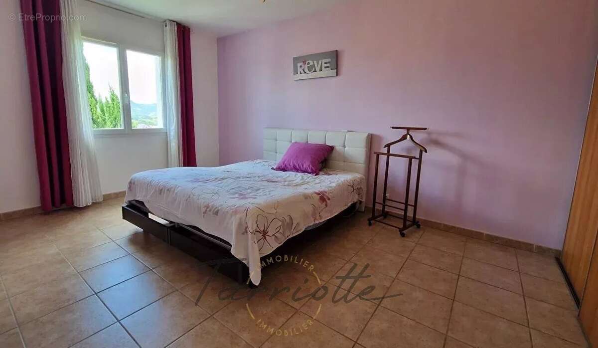 Maison à MONTELIMAR