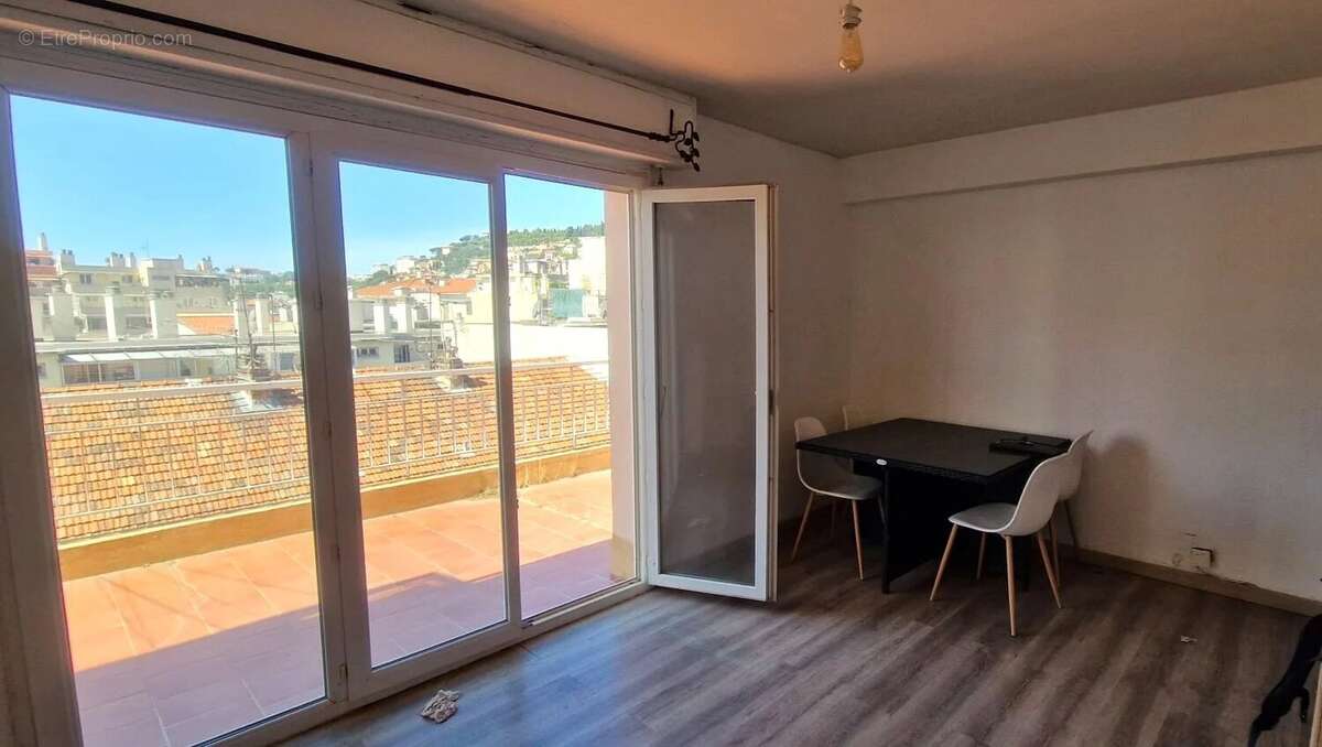 A vendre 3 pieces dernier etage - photo 2