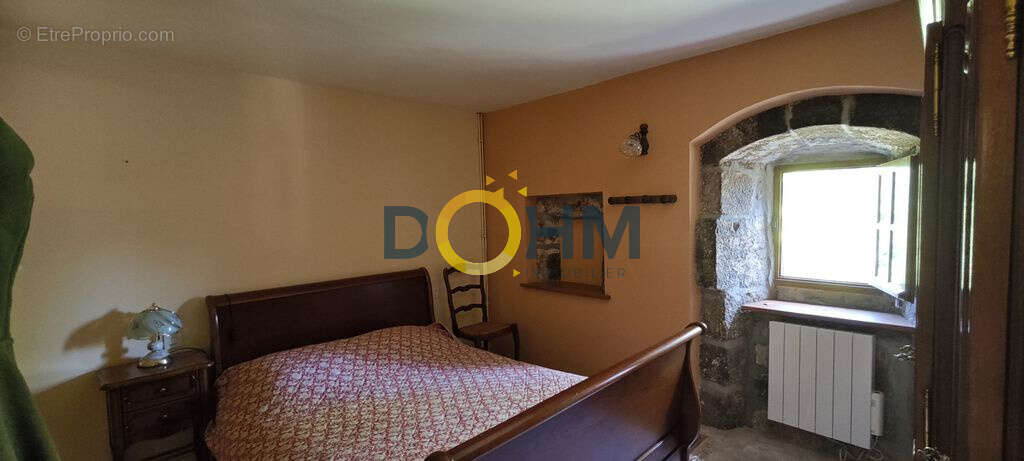 Maison en pierre avec terrain et fort potentiel d'aménagement à Saint-Martial (Ardèche) - photo 4
