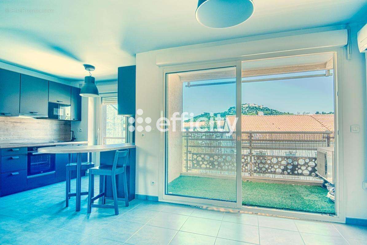 Appartement à SIX-FOURS-LES-PLAGES