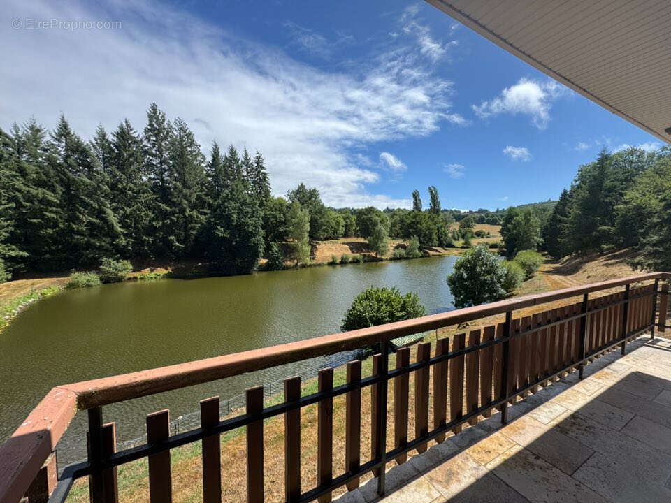 Maison à RILHAC-LASTOURS