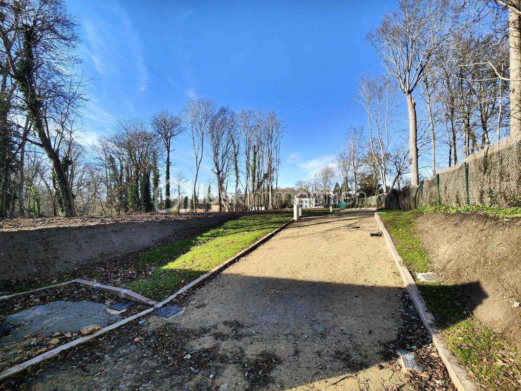 Terrain à MONTFORT-L'AMAURY