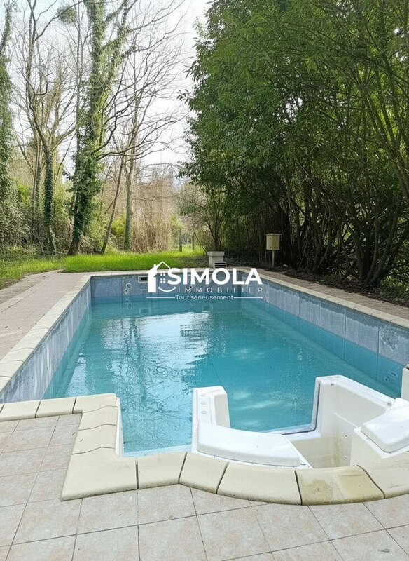 GRANDE PISCINE ET SON CHALET INDEPENDANTT