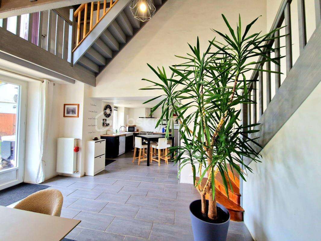 Maison à HOUDAN