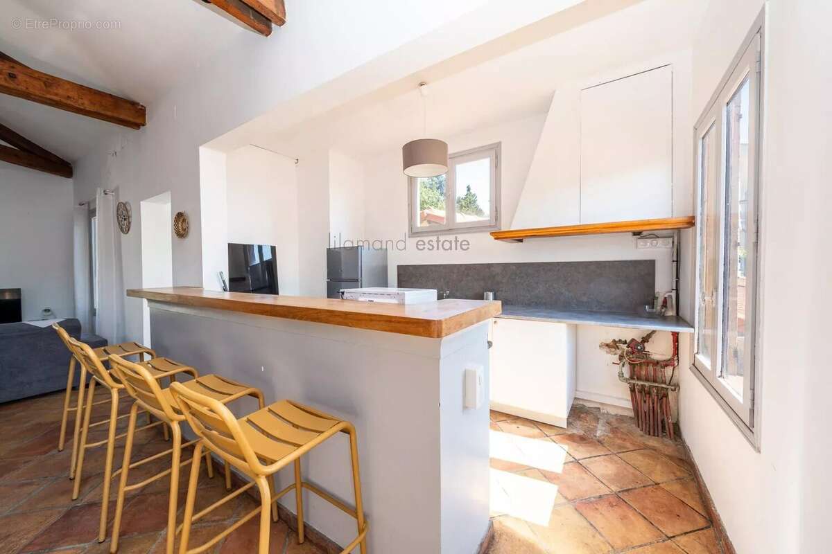 Cannes oxford – immeuble monopropriete de 440 m² avec stockage , voitures et appartement. - photo 4