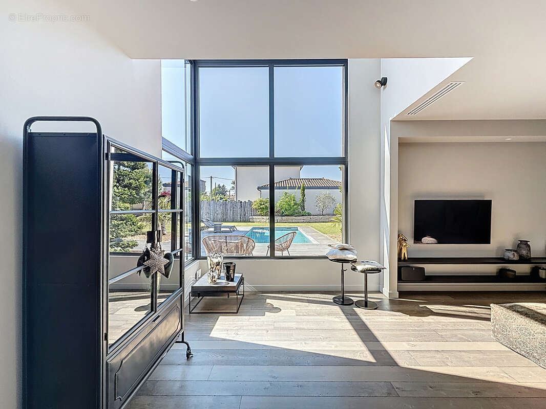 Maison à JASSANS-RIOTTIER