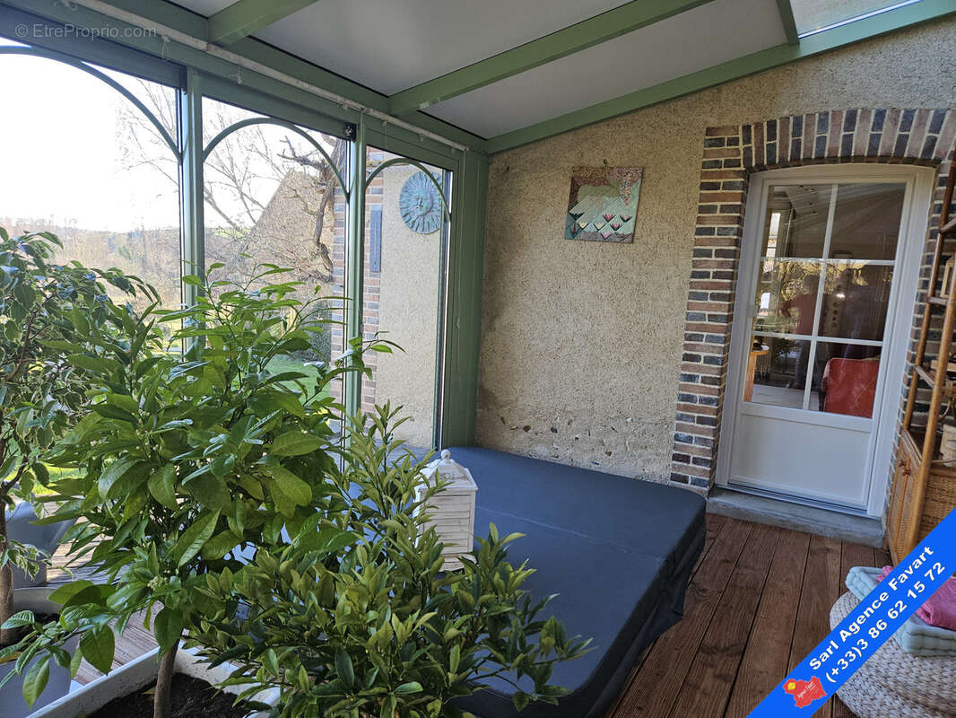 Maison à LA CELLE-SAINT-CYR