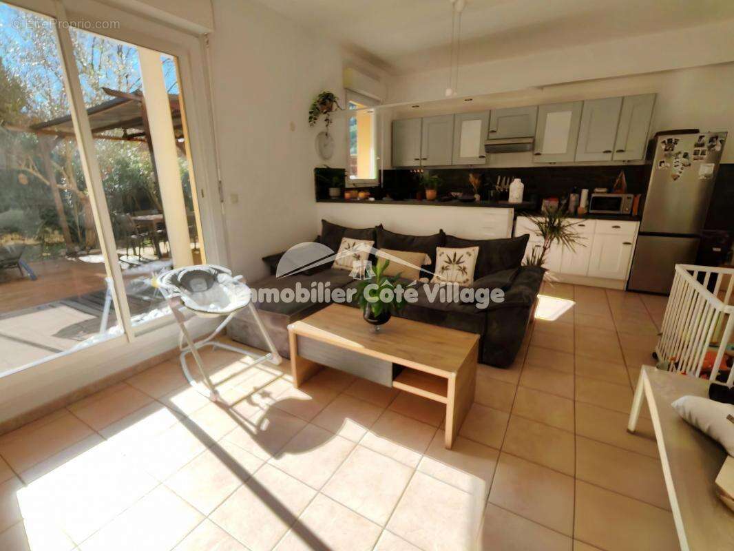 Appartement à PEILLE