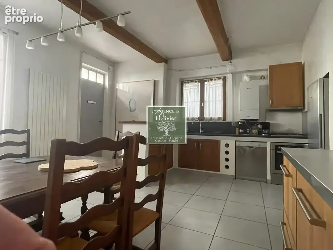 ARLES - Maison de ville 124 m2-3/4 chambres - photo 3