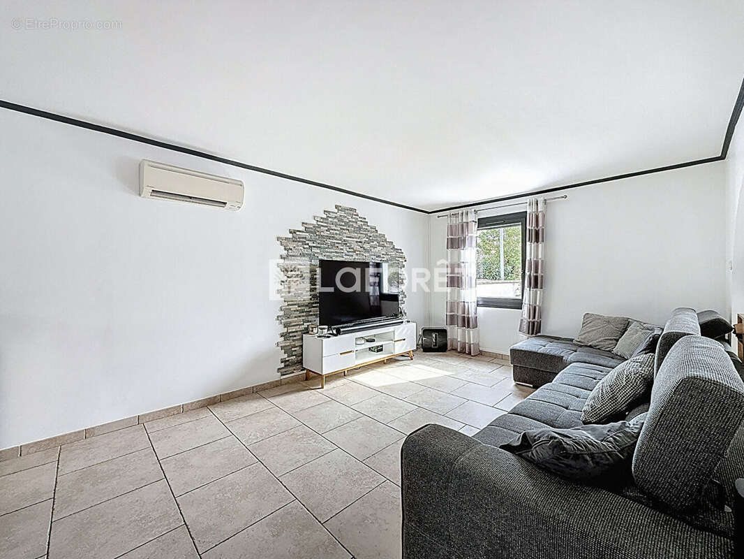 Maison à JASSANS-RIOTTIER