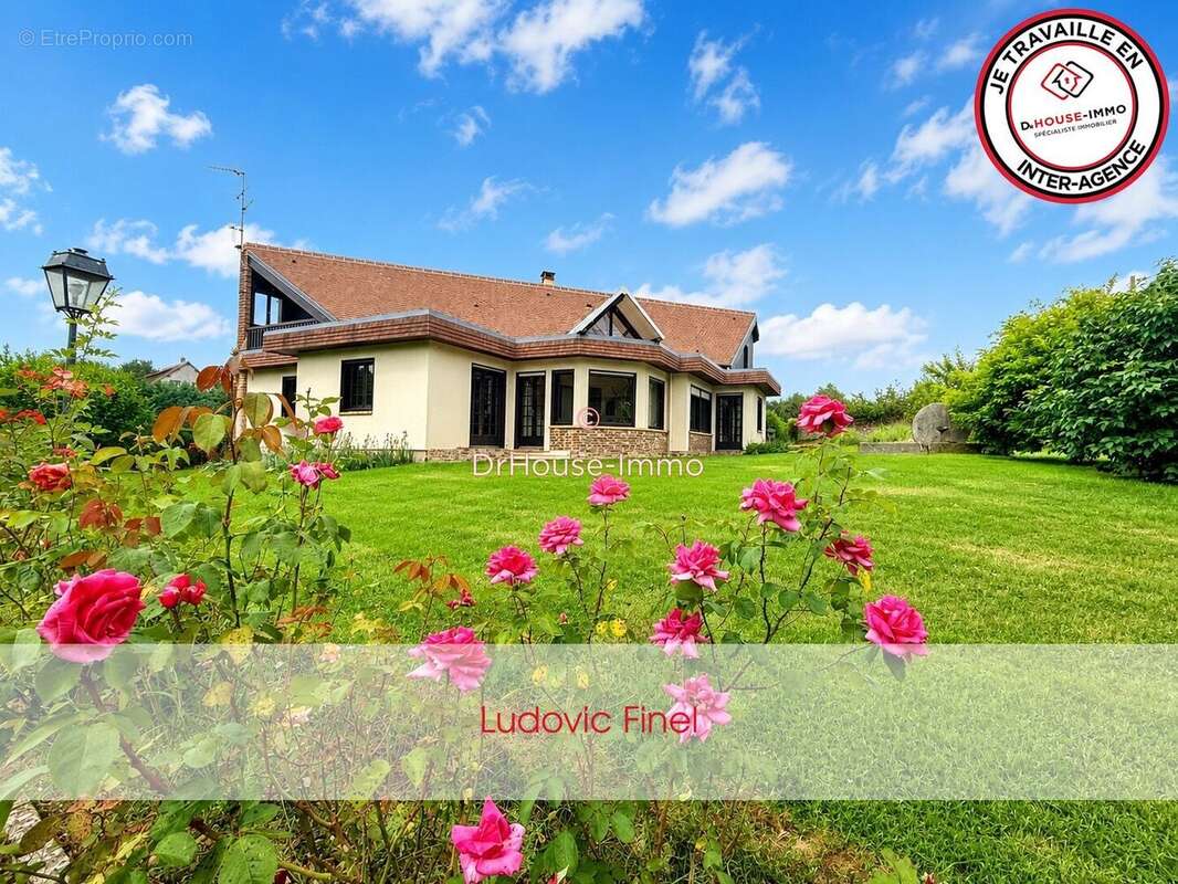 Maison 218 m² à Saint-Martin-De-Fontenay  - photo 4