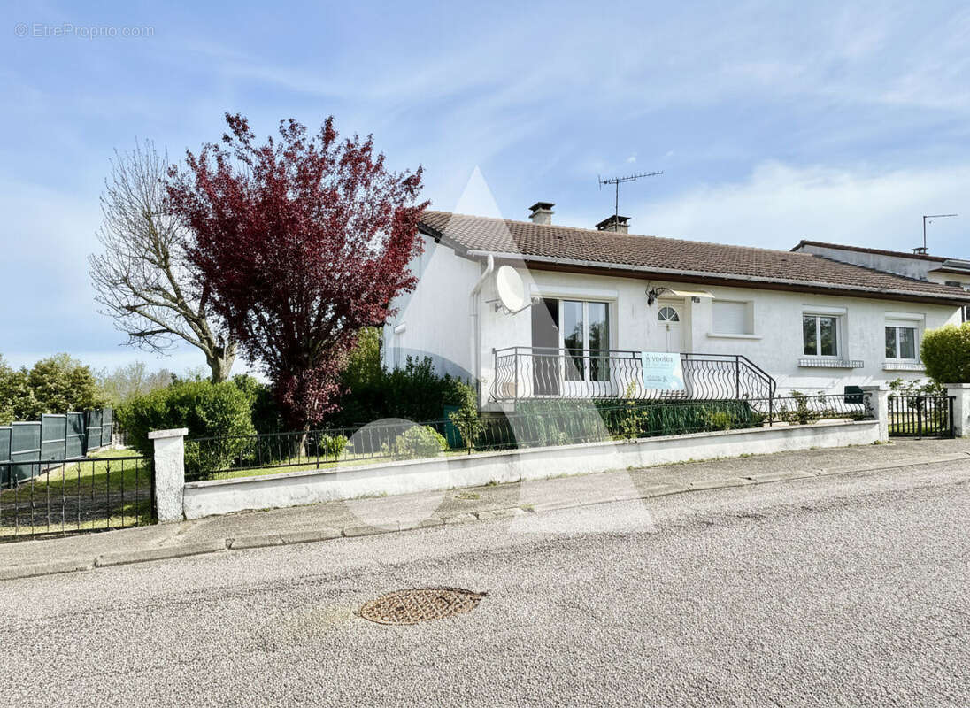 Maison à NEUFCHATEAU