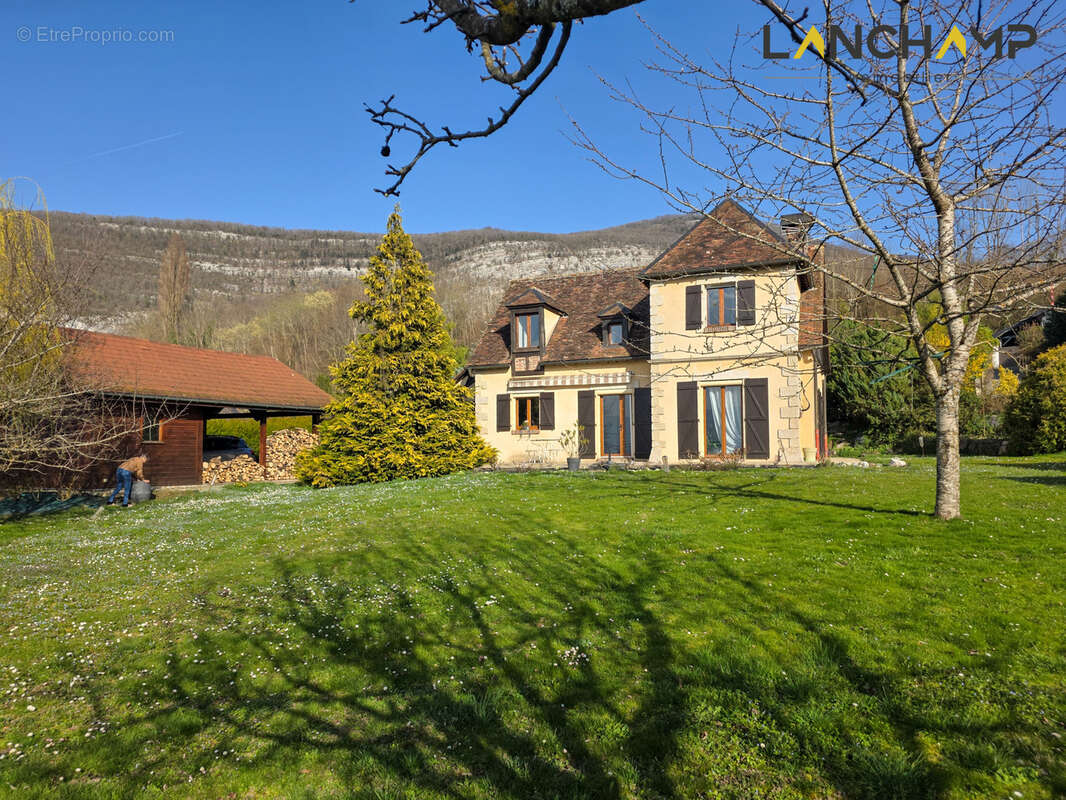 Maison à CLARAFOND-ARCINE