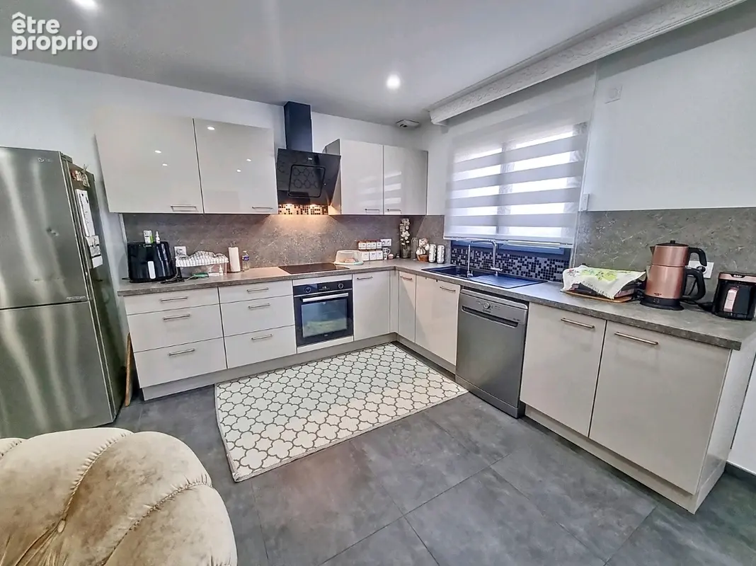 Maison de 5 pièces 197m² à vendre à SURY LE COMTAL - photo 4