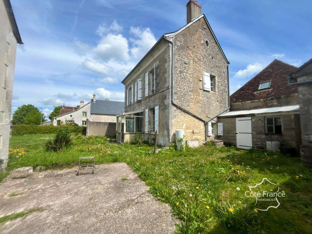 Maison bourgeoise avec vue dégagée   Calme, terrain et dépen - photo 5