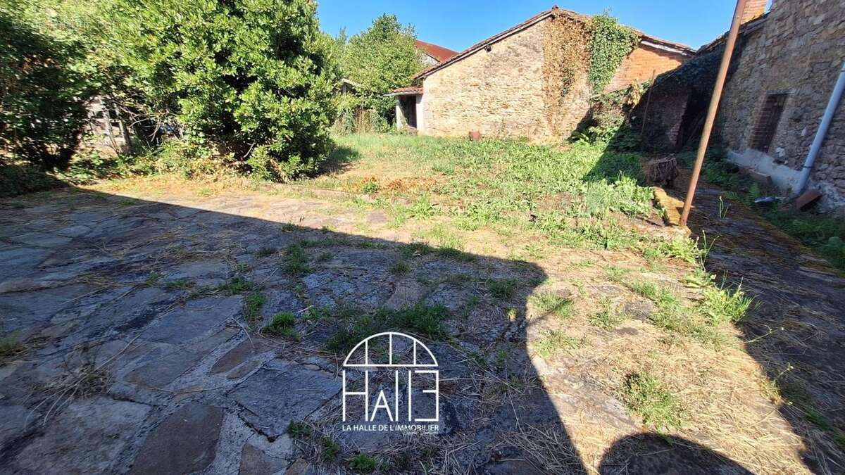 Maison à ORADOUR-SUR-GLANE