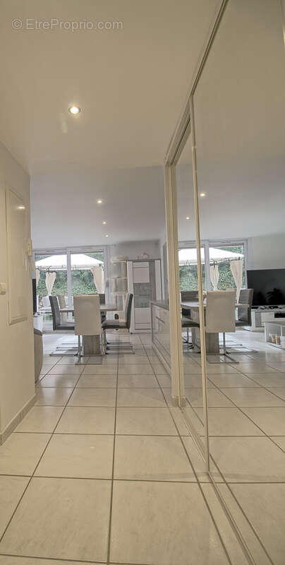 Appartement à VALLAURIS