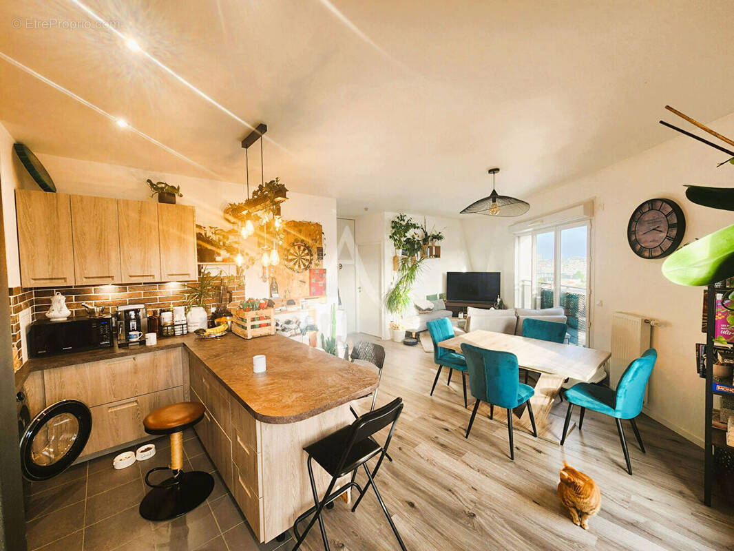 Appartement à FRESNES