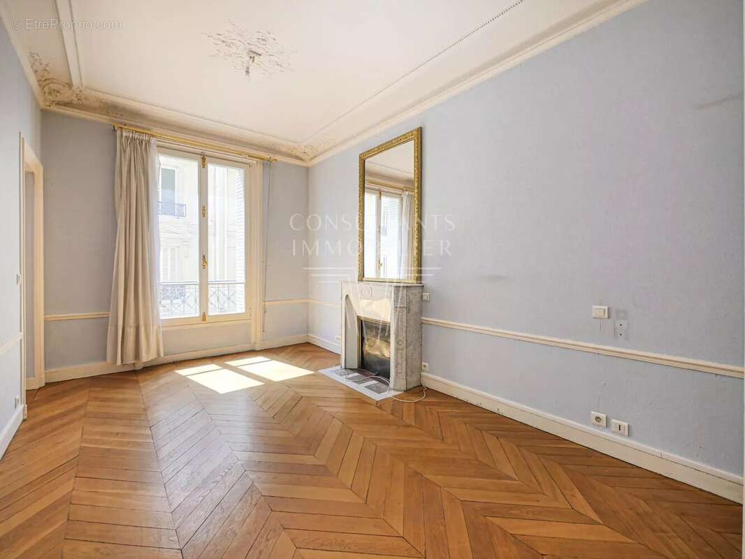 Appartement à PARIS-16E