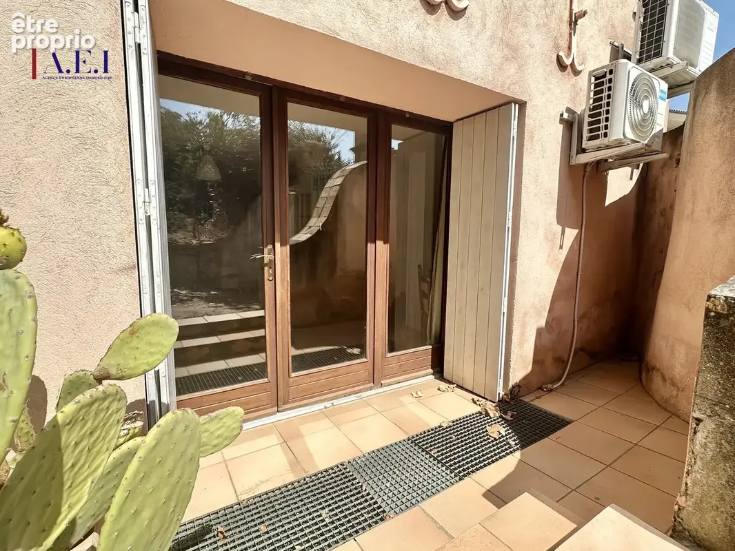 Six Fours les plages - Bas de villa avec jardin et stationnement - photo 8