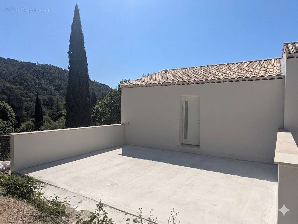 Maison à VILLECROZE