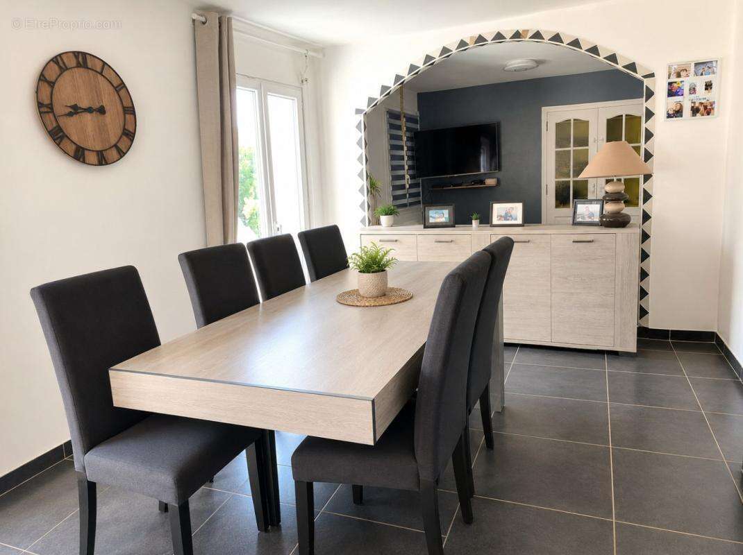 29520 Saint Goazec maison avec vie de plain pied salon séjour cuisine 44 m² 4 chambres 2 salles d'eau sous sol complet - photo 4